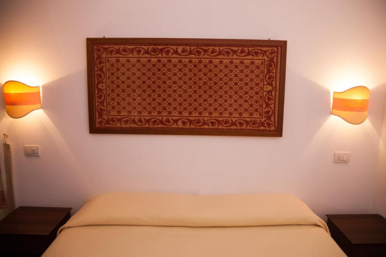 Affitta Camere Casa Delle Rose Villanova Monteleone Ngoại thất bức ảnh