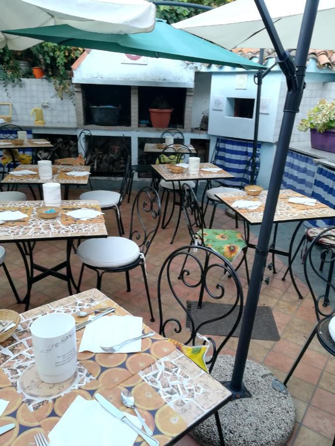Affitta Camere Casa Delle Rose Villanova Monteleone Ngoại thất bức ảnh