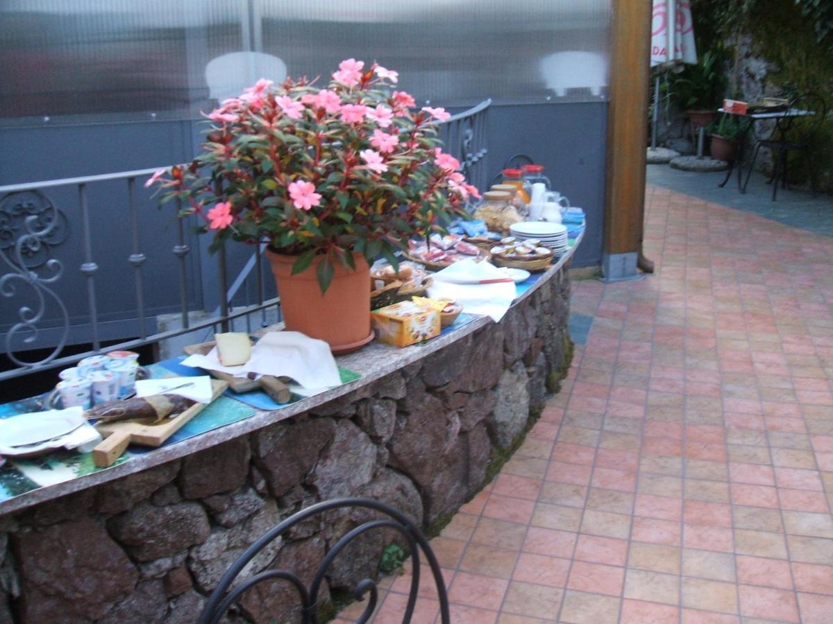 Affitta Camere Casa Delle Rose Villanova Monteleone Ngoại thất bức ảnh