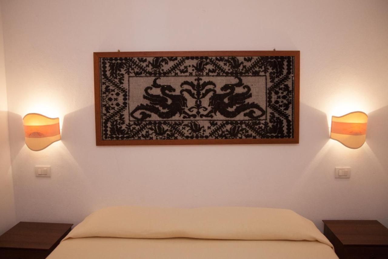 Affitta Camere Casa Delle Rose Villanova Monteleone Ngoại thất bức ảnh