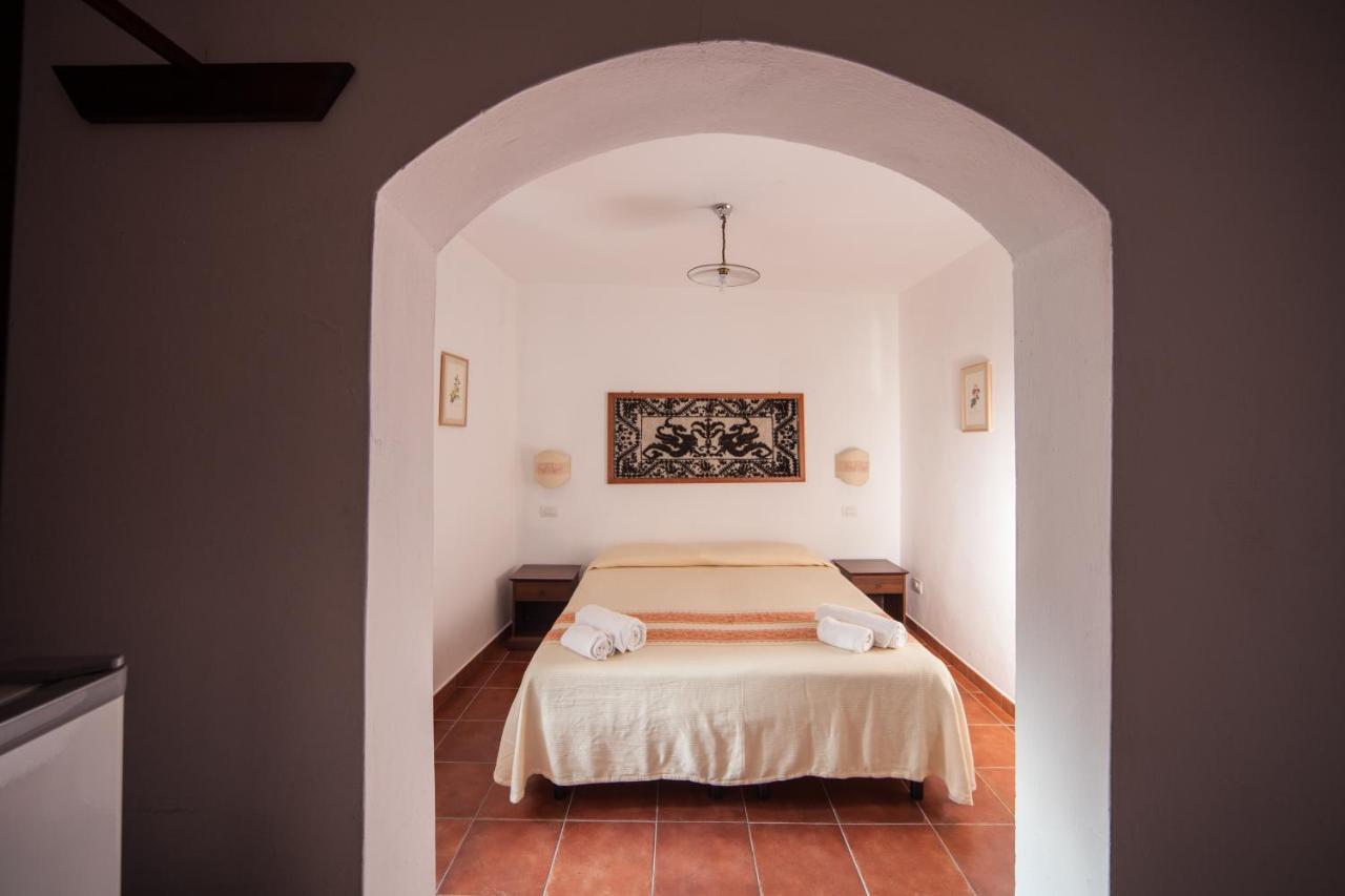 Affitta Camere Casa Delle Rose Villanova Monteleone Ngoại thất bức ảnh